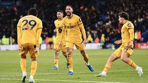 莱斯特城与狼队的激烈对抗